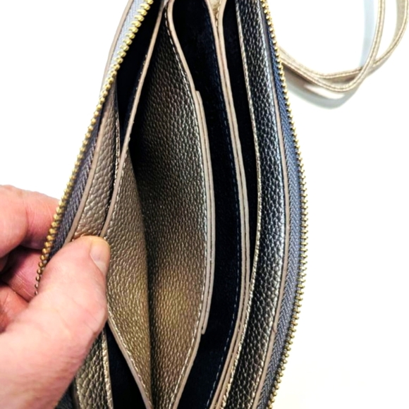 Metallic Wristlet or Crossbody Bag - Picture 5 of 8
